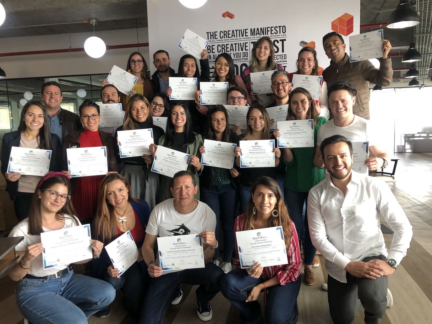 Equipo de Bogotá con sus certificados CIMA