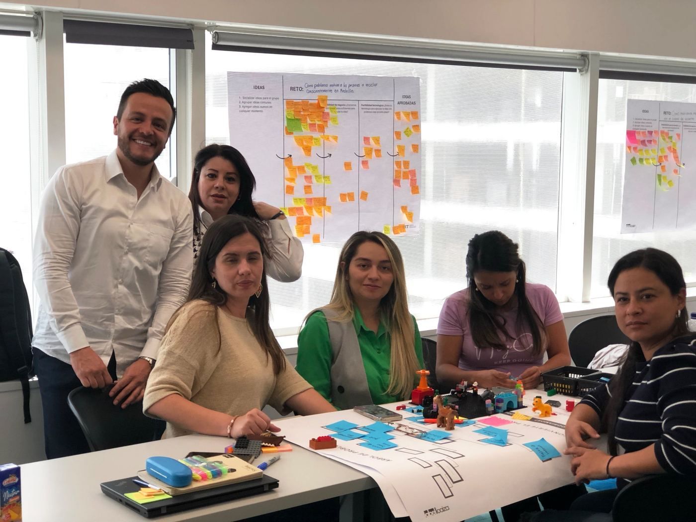 Equipo en un taller de CIMA Education