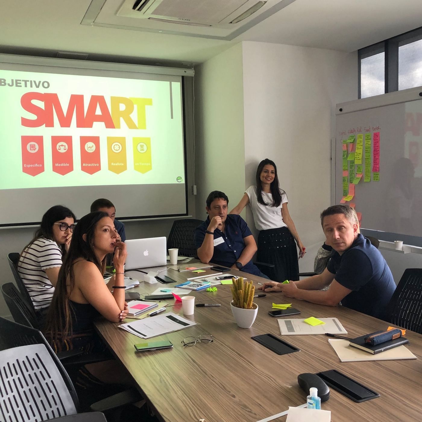 Equipo en un taller de CIMA Education